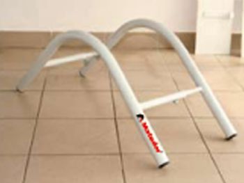 Truck tyre stand